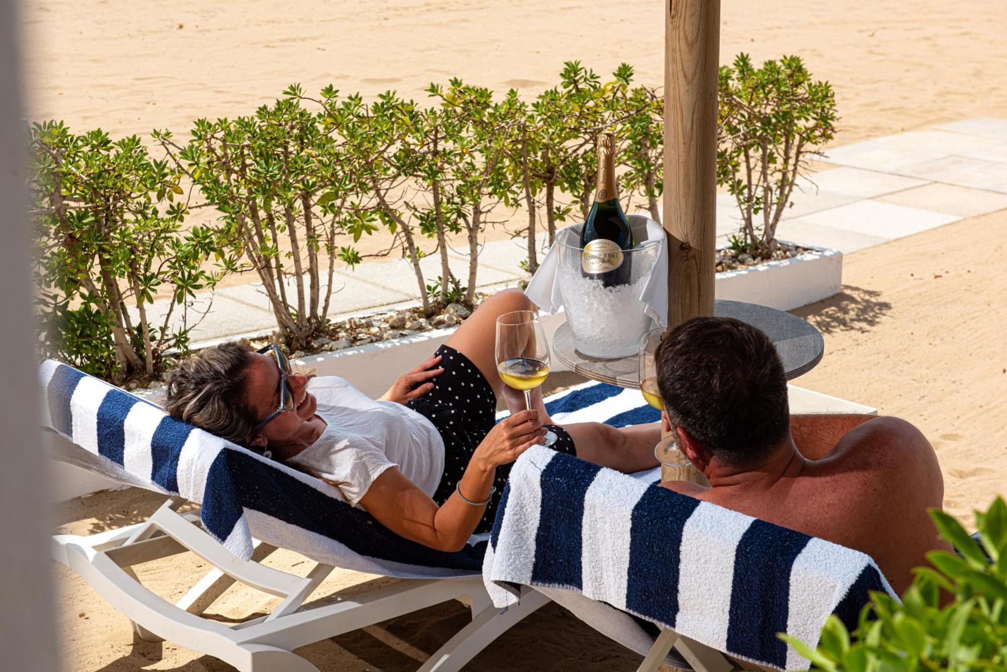 Marina Bay Beach Suites เปสคีชี ภายนอก รูปภาพ